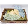 Image 1 : FLAT OF 30 ASSORTED DECORATIVE HAND FANS