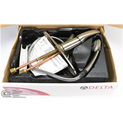 DELTA BRUSHED NICKEL KITCHEN FAUCET WITH PULL OUT