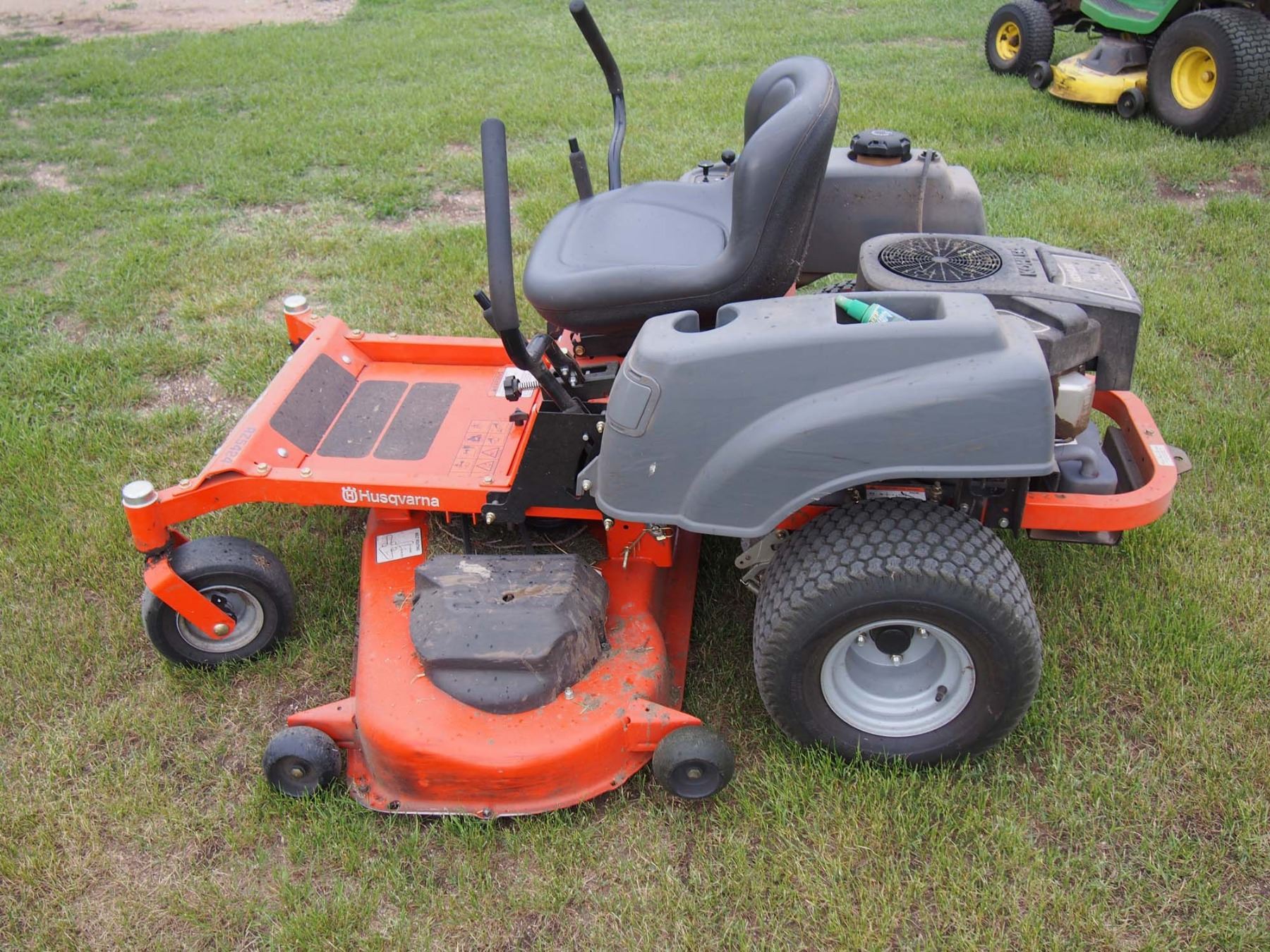 Husqvarna 5424 Zero Turn Lawnmowe 24HP 233 Hrs husqvarna-5424-zero-turn-lawnmowe-24hp-233-hrs