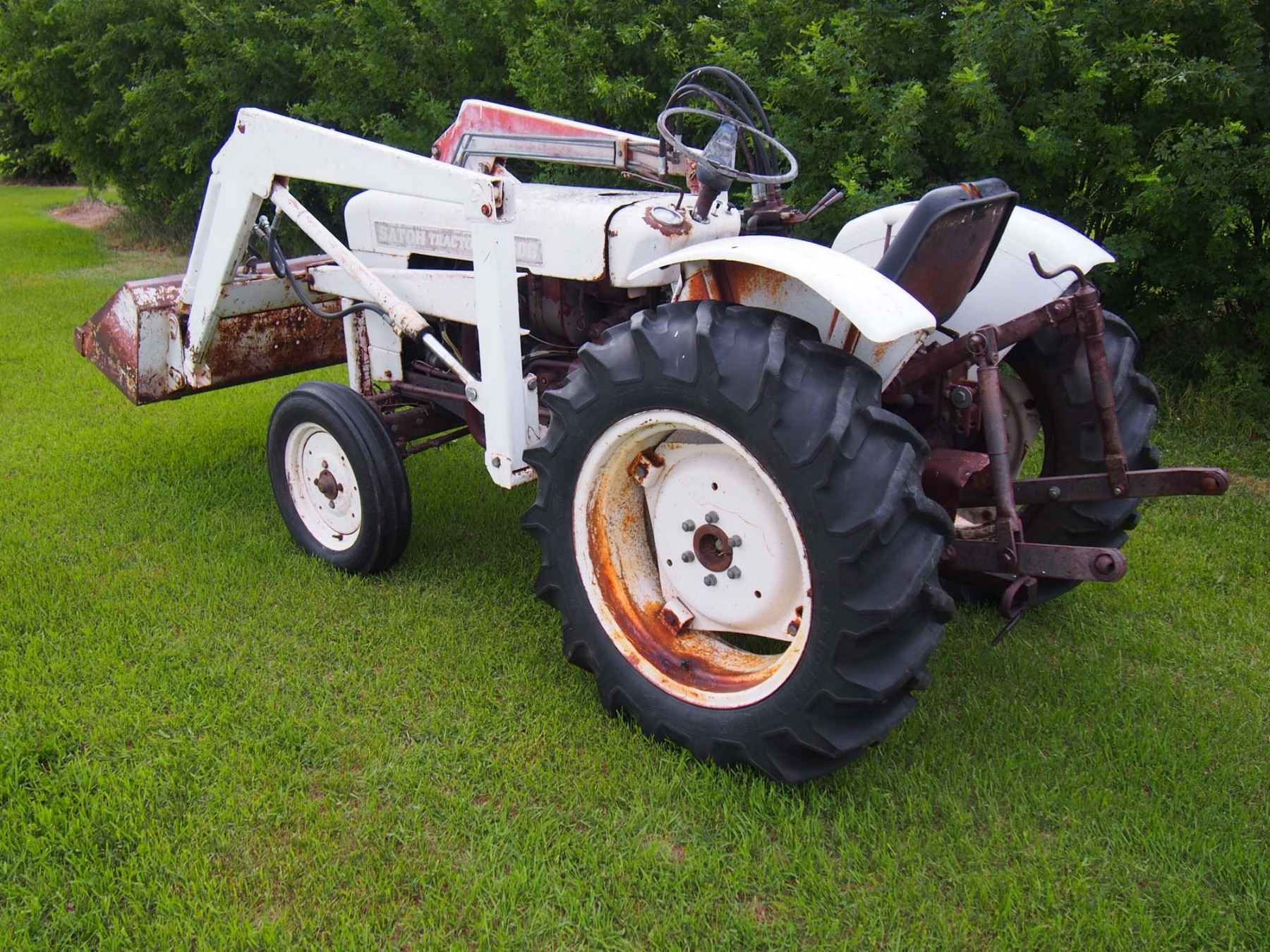Satoh Tractor S650G W/ Loader, 3PTH, Gasoline, 2 Speed PTO (400 to 600
