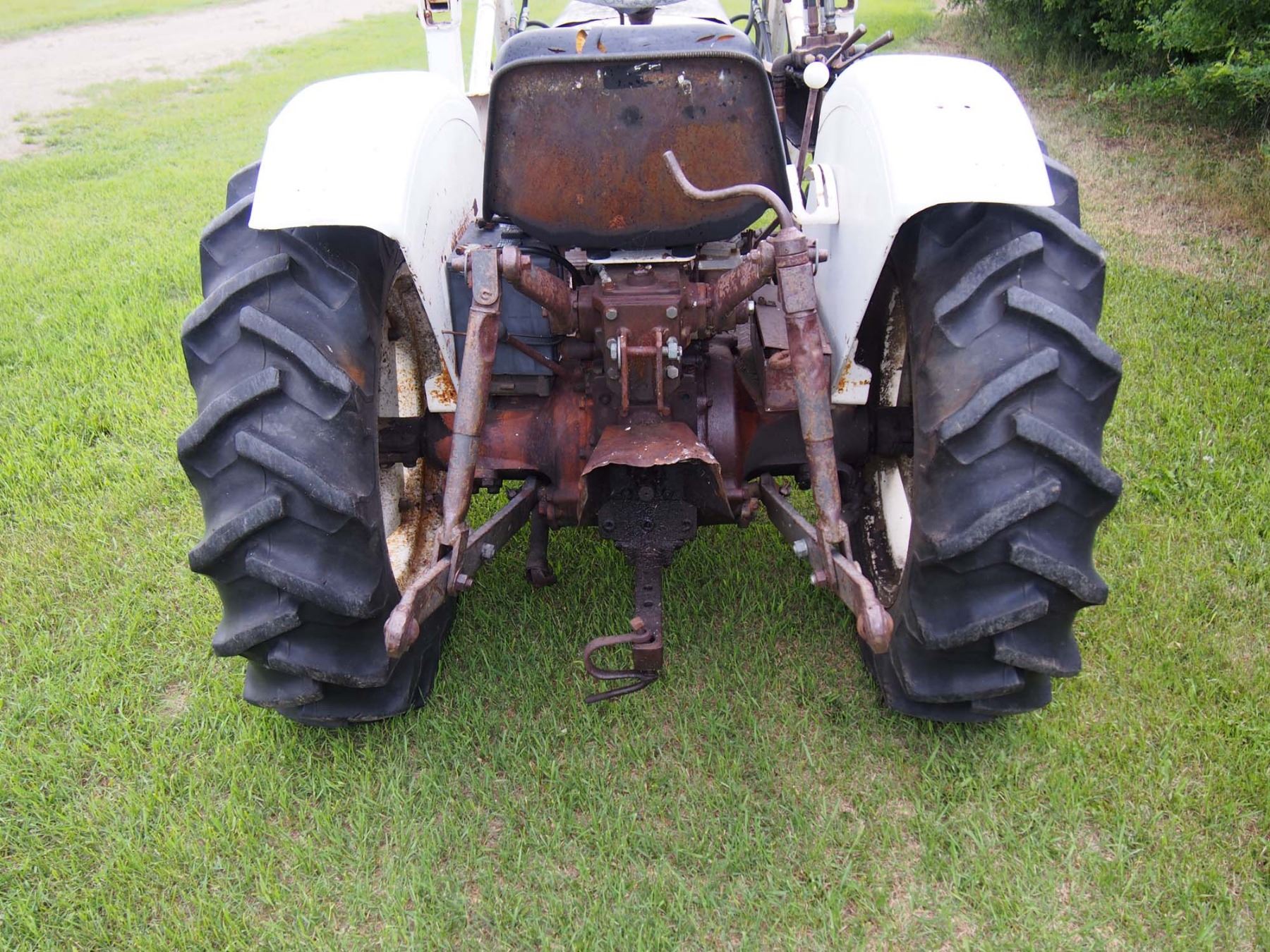 Satoh Tractor S650G W/ Loader, 3PTH, Gasoline, 2 Speed PTO (400 to 600