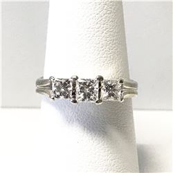 14kt Diamond Ring - 3 Center Stones 5.5 grams The Bradford Exchange Beautiful Shiny Diamonds Size 6 