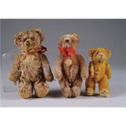 LOT OF THREE BEARS