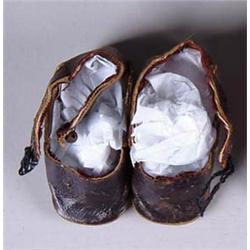 ONE PAIR OF SHOES INCLUDING BRU JNE 5