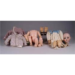 LOT OF DOLLS