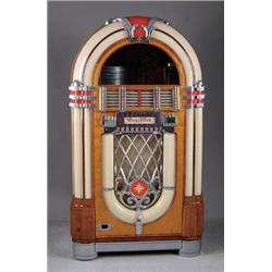 DESIRABLE WURLITZER MODEL 1015 JUKEBOX