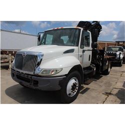 2006 INTERNATIONAL 4300 Boom Truck; VIN/SN:1HTMMAAR76H345385 -:- S/A, Int. DT466 diesel engine, Alli