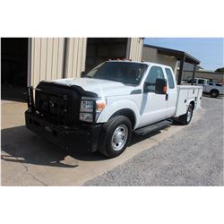 2015 FORD F350 Service Truck; VIN/SN:1FD8X3E63FEB33078 -:- ext. cab, V8 gas, A/T, AC, Knapheide serv