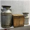 Image 1 : 2 Cream Cans & Egg Crate
