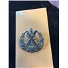 Image 1 : WWII CANADA QUEENS OWN CAMERON HIGHLANDERS CAP BADGE!