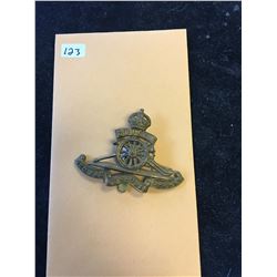 WWII CANADA R.C.H.A CAP BADGE!