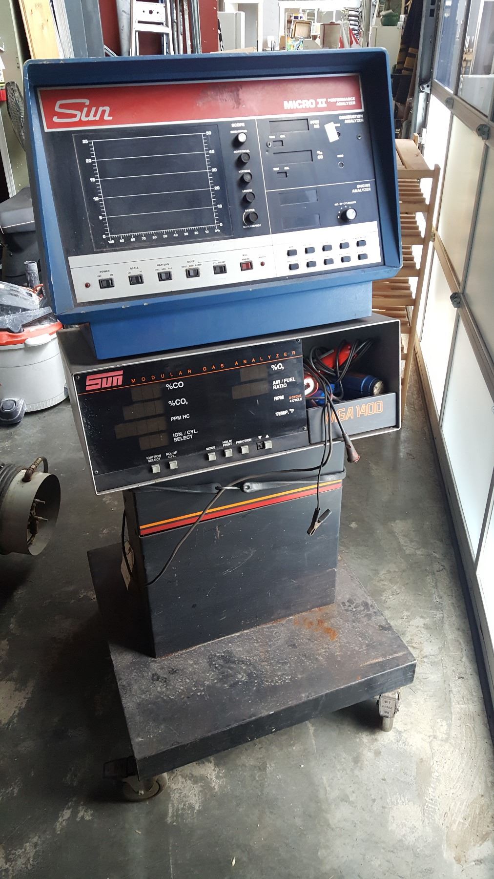 Sun Modular Engine Analyzer SUN MICRO 2 PERFORMANCE ANALYZER AND MODULAR GAS ANALYZER ON ROLLING STAND