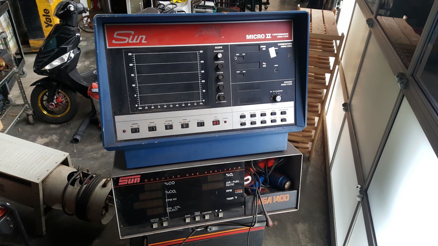 Sun Modular Engine Analyzer SUN MICRO 2 PERFORMANCE ANALYZER AND MODULAR GAS ANALYZER ON ROLLING STAND