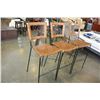 Image 1 : 3 RATTAN BARSTOOLS
