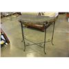 Image 2 : WICKER D TABLE