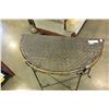 Image 3 : WICKER D TABLE