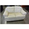 Image 1 : WHITE LEATHER LOVE SEAT