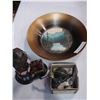 Image 1 : PAINTED GOLD PAN AND VINTAGE SPINNING REEL AND LIGHTHOUSE