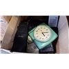 Image 2 : BOX OF VINTAGE ELECTRONICS