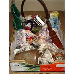 BOX OF ESTATE COLLECTIBLES