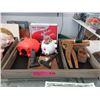 Image 1 : 5 Collectible Nutcrackers & 2 Piggy Banks
