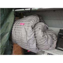 New King Size Damask Stripe Quilt