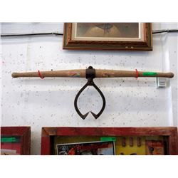 Antique 2-Man Timber Tongs/Rail Ice Carrier