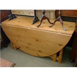 A pine oval double-gateleg table, L 196cms (max.) W 168cms...