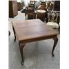 Image 1 : An oak extending dining table, on cabriole legs (with two matched leaves), L 176cms max W 100cms...