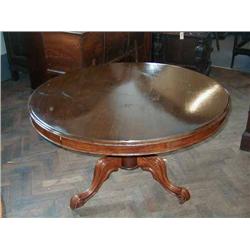 A Victorian walnut breakfast table, Dia 119cms...