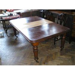 A Victorian mahogany extending dining table (with additional leaf), L 195cms (max) W 119cms...
