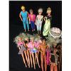 Image 2 : VINTAGE BARBIE & KEN TOY DOLL & ACCESSORIES LOT (1960'S)