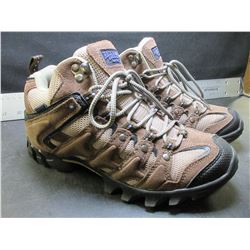 Red Head Women's Hiking shoes size 7m