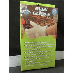 1 New Pair of Oven Gloves / a must for BBQ or Camping