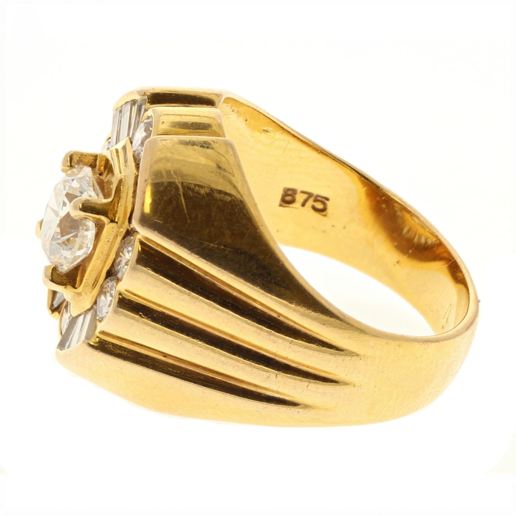 RING 14k yellow gold ring, size 7; (1) round brilliant cut diamond, 6