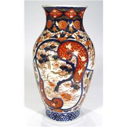 Japanese Imari porcelain vase, hand painte…