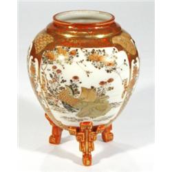 Japanese Kutani porcelain vase on three fe…