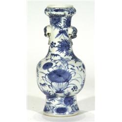 19th century Chinese porcelain vase with D…