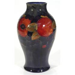 Large Moorcroft Pottery vase, hand painted…