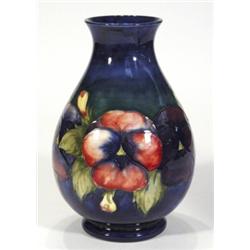 Large Moorcroft Pottery vase, hand painted…