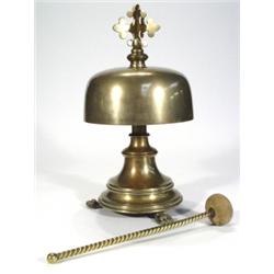 Large Arts & Crafts cast bronze dinner gon…