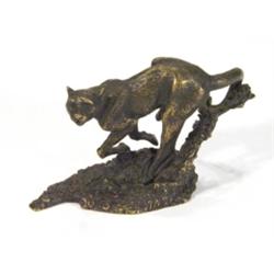Model of a sprinting bronze cheetah, 8cm h…
