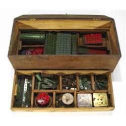 Large quantity of red and green Meccano in…