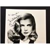 Image 2 : LIZABETH SCOTT SIGNED 8'' X 10'' PHOTOGRAPH