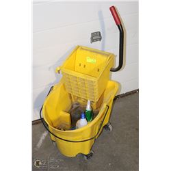 MOP BUCKET AND WRINGER