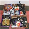 Image 1 : 4 FLATS OF ASSORTED HALLOWEEN DECORATIONS AND MORE