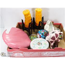 FLAT OF VINTAGE HOME DECOR & COLLECTIBLES INC  PIG