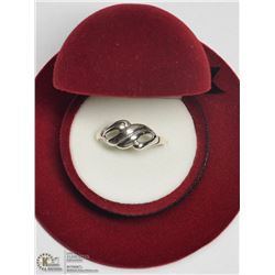 STERLING SILVER RING SIZE 8