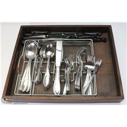 CUTLERY SET W/ AT LEAST 10 STEAK KNIVES & SERVING