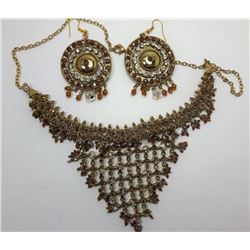 20 - VINTAGE GOLD TONE, CLEAR & AMBER